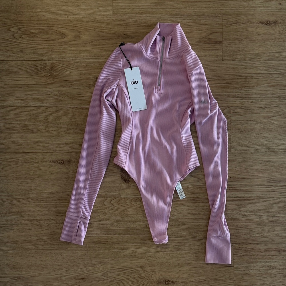 Alo Yoga Rise-Up Long Sleeve Bodysuit in Sugarplum Pink size S- NWT